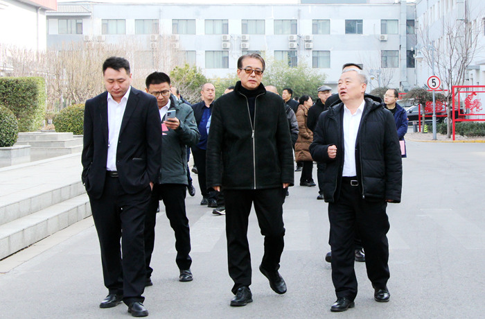 河北衡水老白干酒業股份有限公司副董事長張煜行一行到金鳳工業園參觀交流